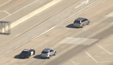 Minivan leads police chase on I-5 from Ventura County into San Diego area