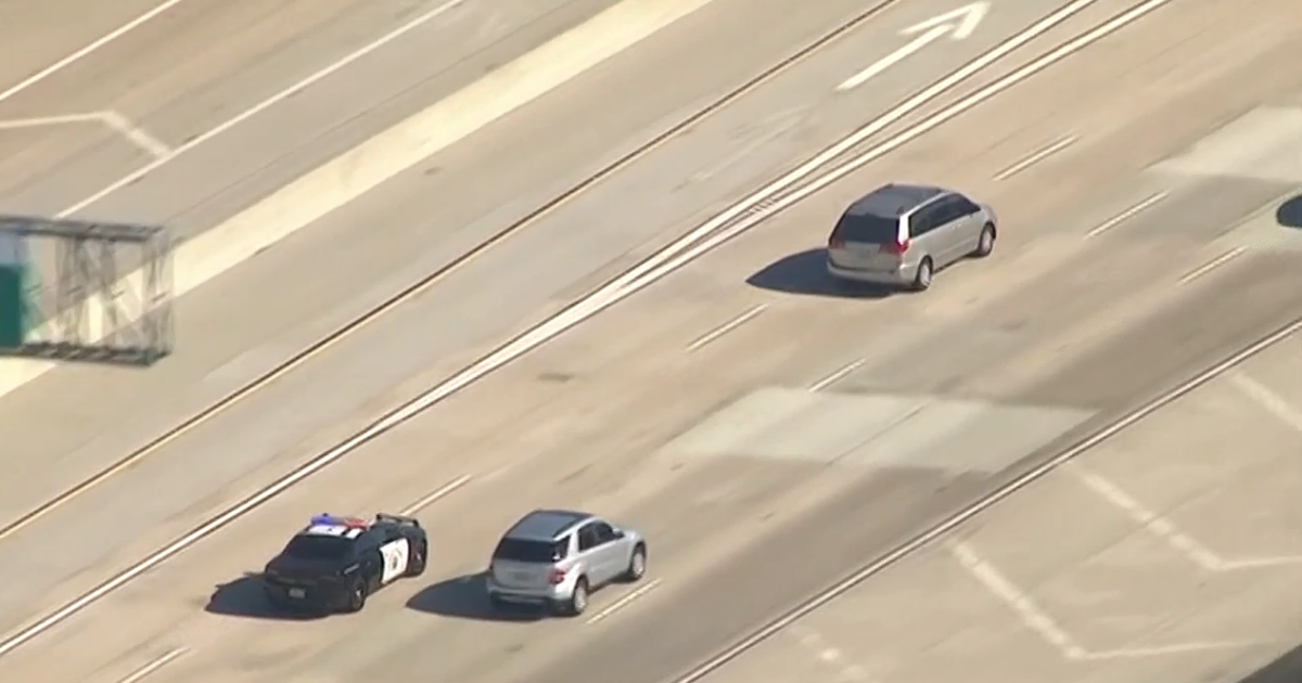 Minivan leads police chase on I-5 from Ventura County into San Diego area