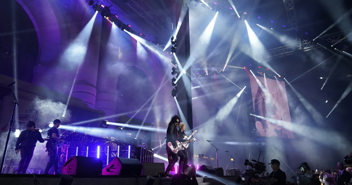 Mötley Crüe announces Phoenix stop for ‘The Return of the Carnival of Sins’ tour