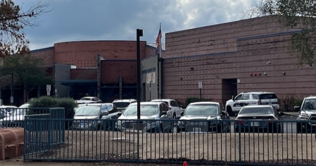 Man posing as doctor arrested for sexually assaulting minor at Phoenix school