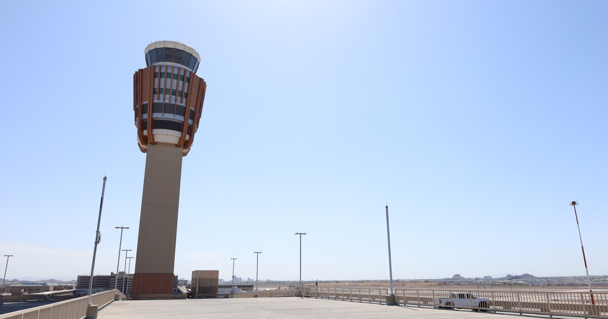FAA orders partial closure at Phoenix Sky Harbor Airport, affecting non-commercial flights