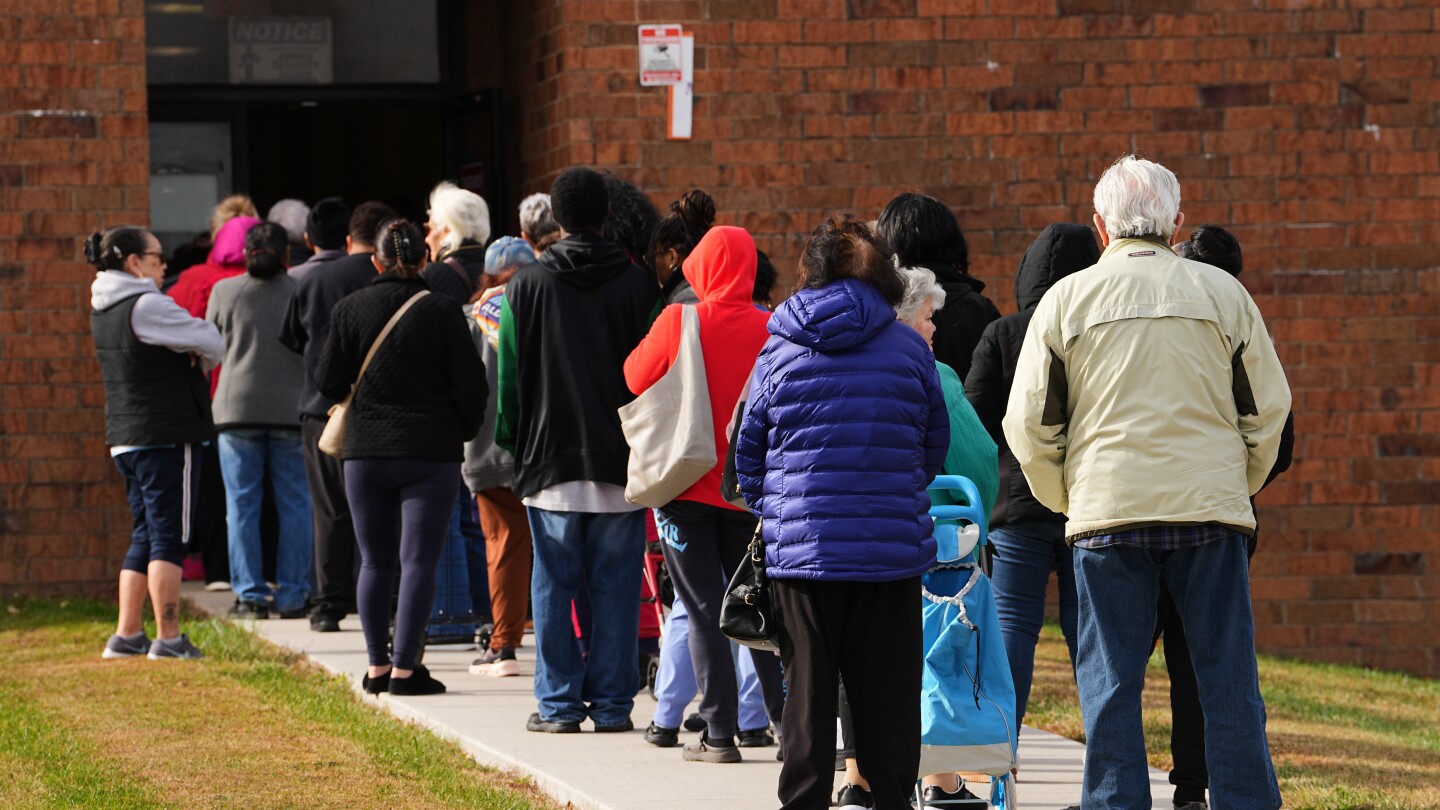 Trump administration moves to pause full November SNAP payments