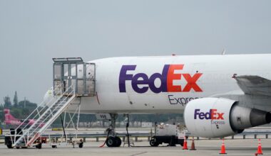 FAA cuts flight capacity by 10% at 40 airports, impacting air cargo