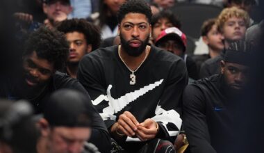 Mavs' Anthony Davis gets cheers and another loss in his return to LA after a 14-game injury absence