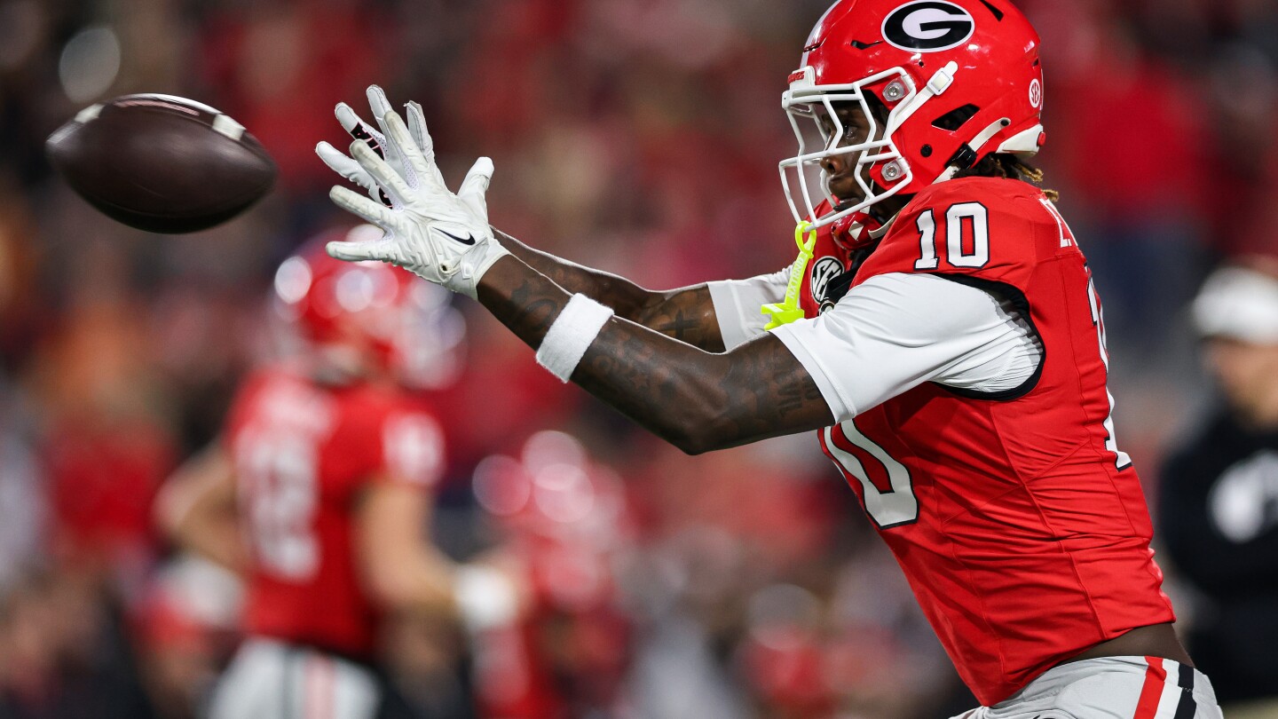 AP Top 25 live updates: Georgia climbs to No. 4, Oklahoma cracks top 10