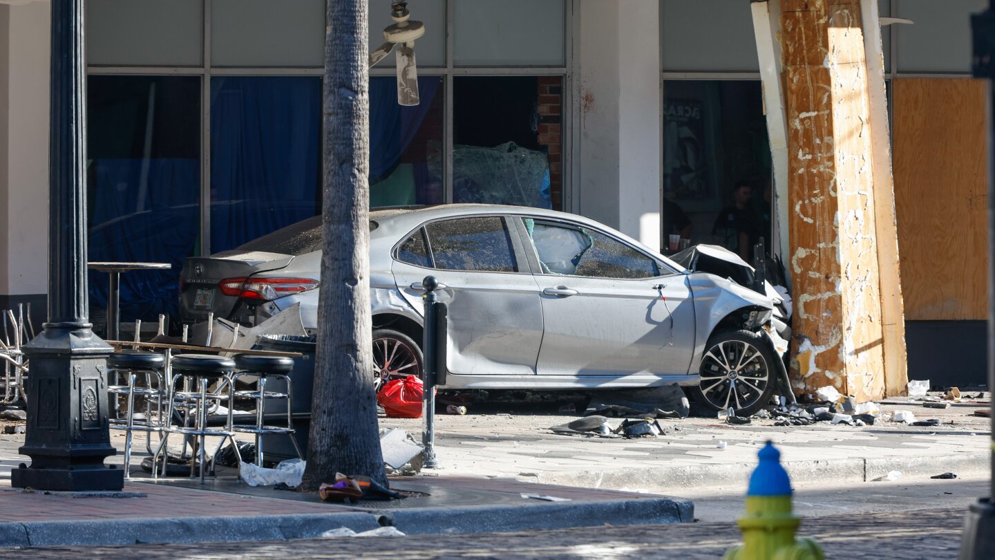 Florida police chase ends with a crash into a bar, killing 4 and injured 11