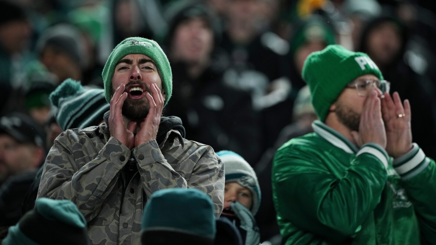 Eagles' Sirianni stands by offensive coordinator Patullo after fans chant 'Fire Kevin!'