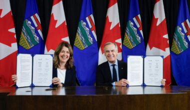 Canada plans Pacific pipeline to export oil beyond the US