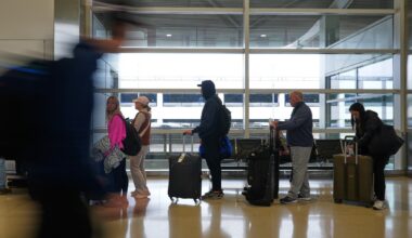 US air traffic faces Thanksgiving delays amid federal shutdown
