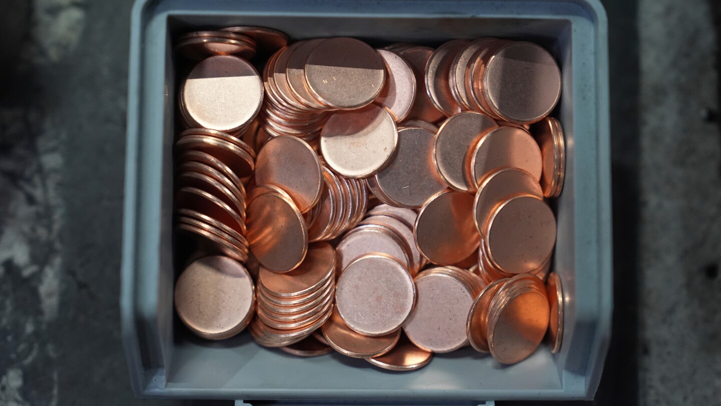 US Mint in Philadelphia to press final penny