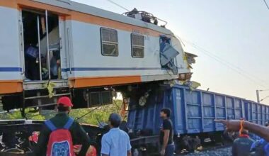 Train crash in central India leaves 11 dead
