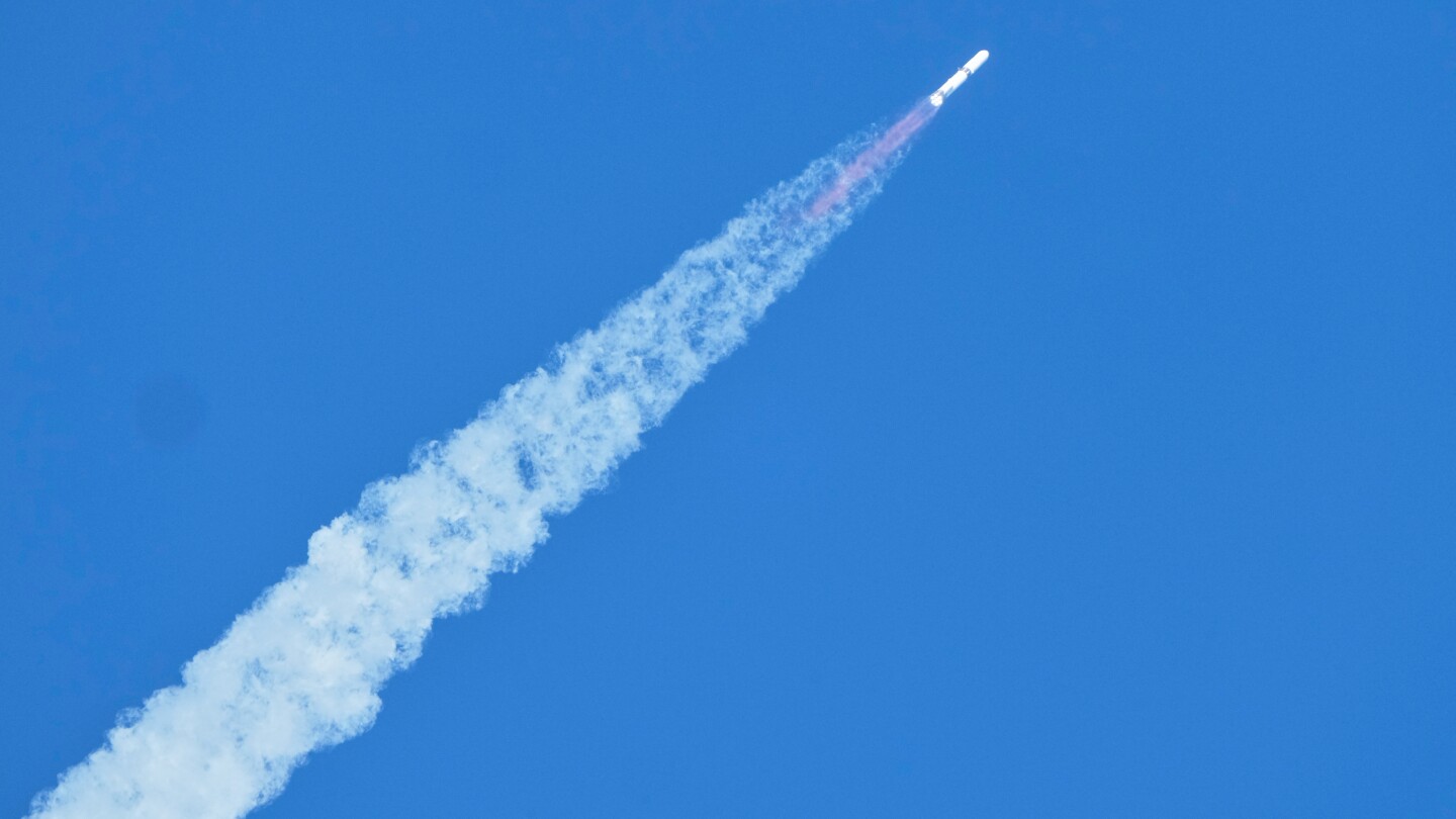 Blue Origin launches New Glenn rocket carrying Mars spacecraft