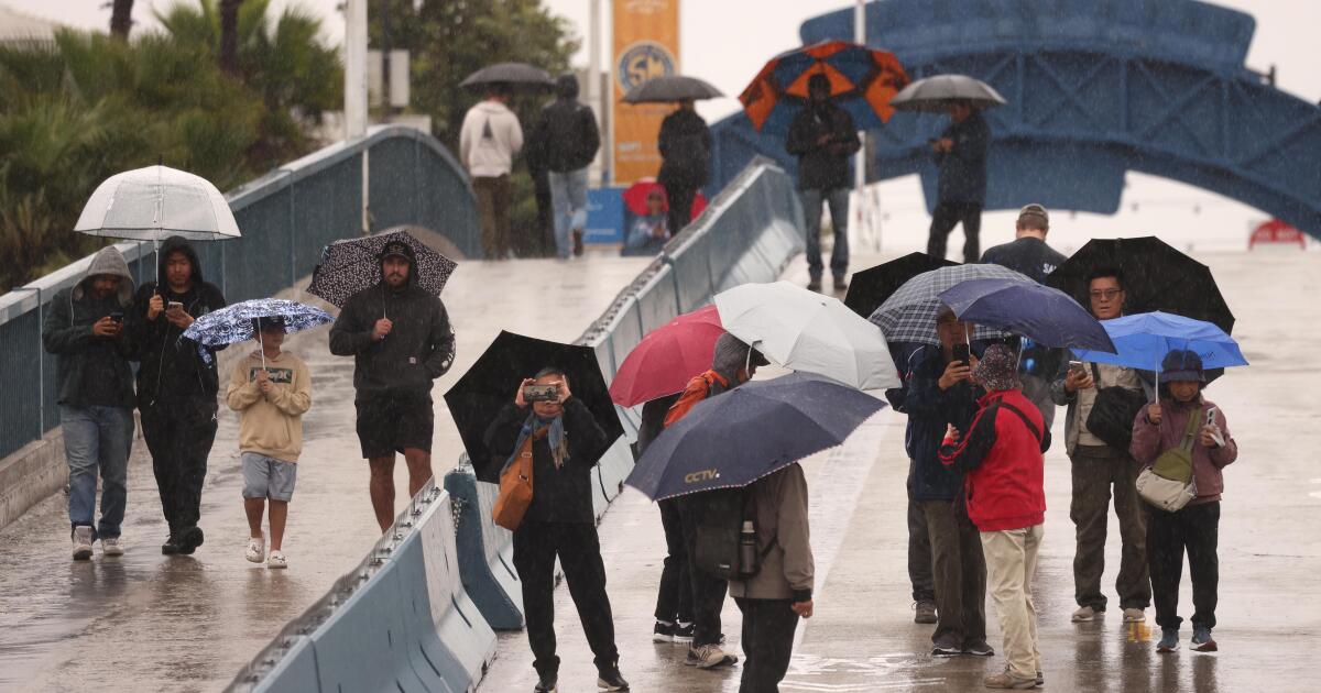 Intense rain continues in L.A., flood advisory remains in effect