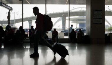 Airport delays worsen in Southern California; fears over holidays rise