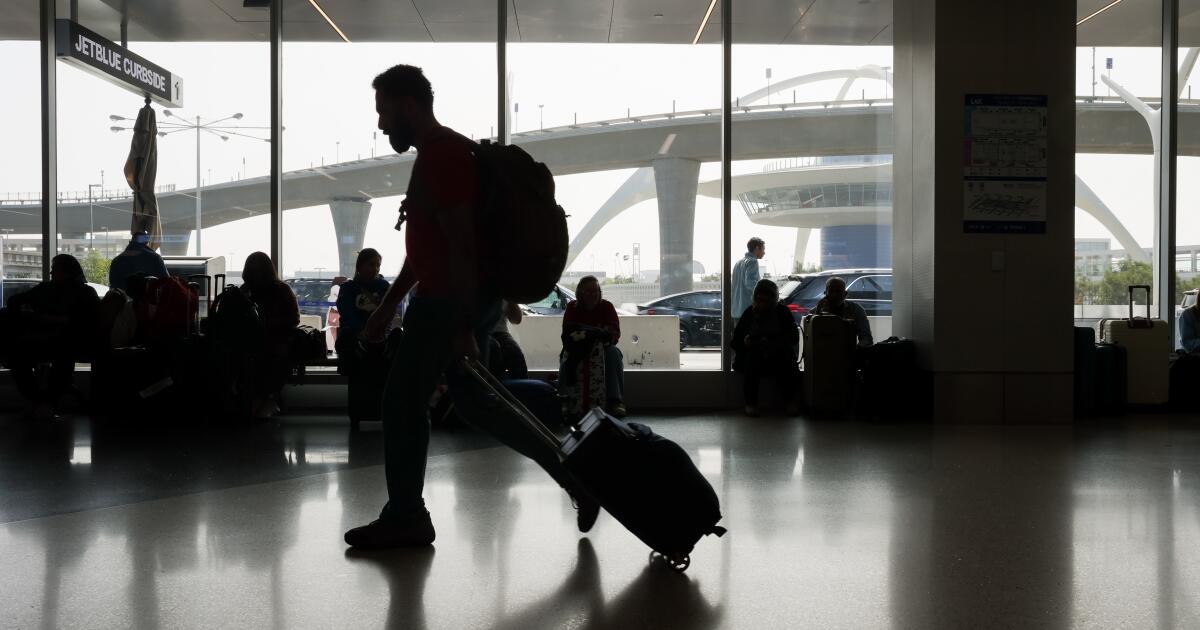 Airport delays worsen in Southern California; fears over holidays rise