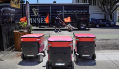 Delivery bots can now bring you groceries in these L.A. neighborhoods