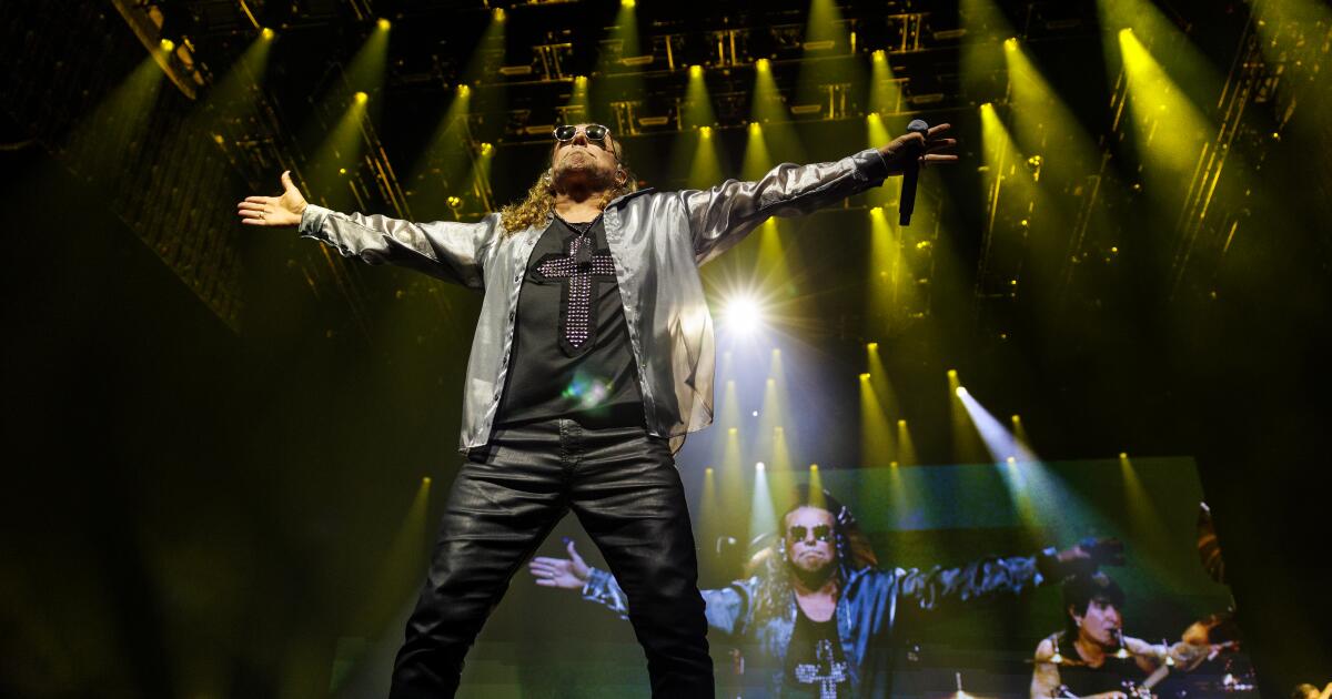 Maná crowned 'Kings of L.A.' at record-breaking Forum performance