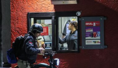 Labor groups push a $30 minimum wage