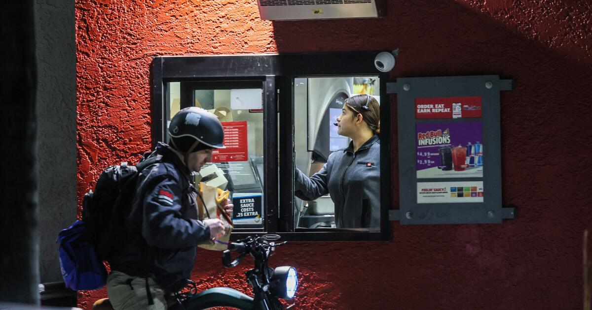 Labor groups push a $30 minimum wage