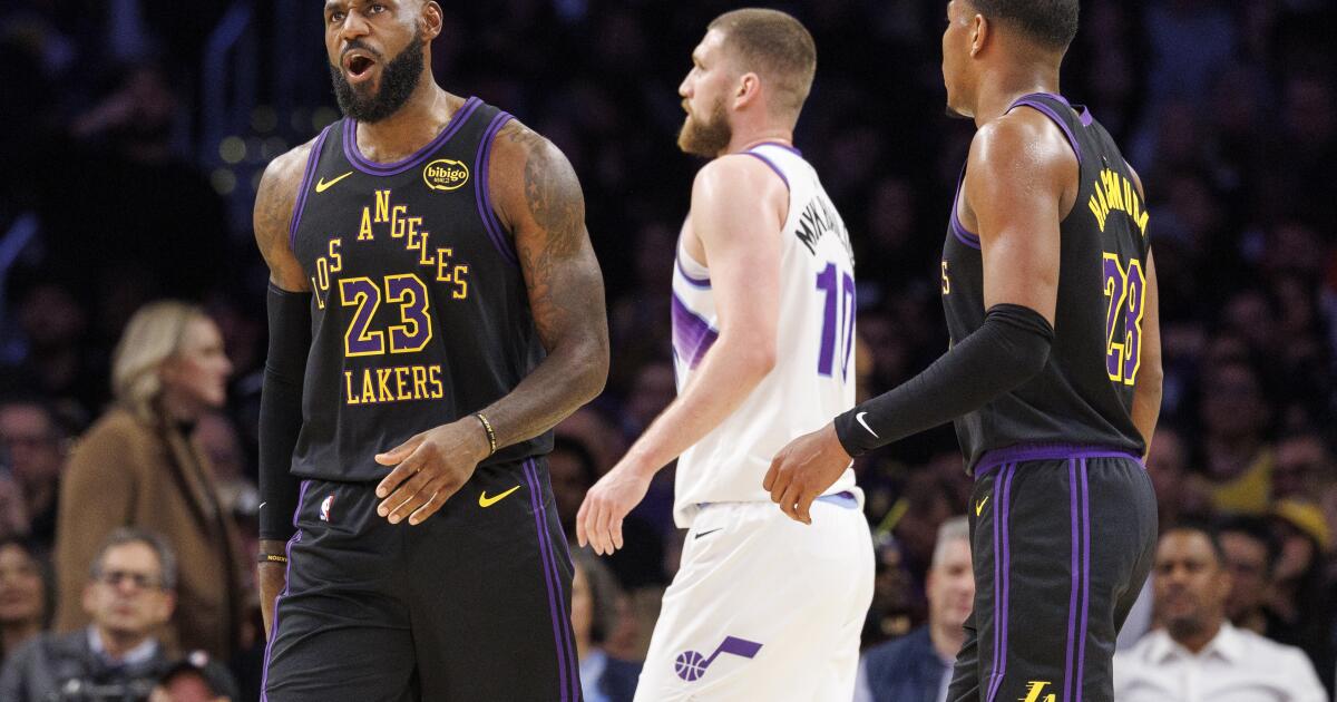 LeBron James returns and hands out 12 assists as Lakers defeat the Jazz