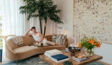 Post-breakup, a doctor and his cats settle into a stunning rental