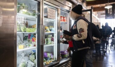 Full SNAP benefits to start going out Friday as shutdown ends, Illinois officials say