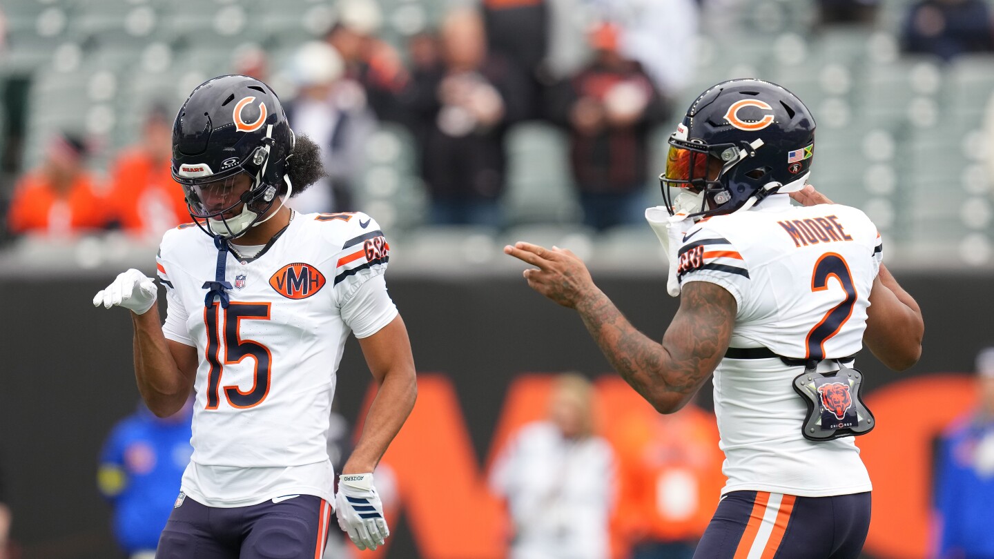 Bears practice without WRs Rome Odunze, DJ Moore