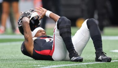 Michael Penix exits with knee injury, Kirk Cousins in for Falcons
