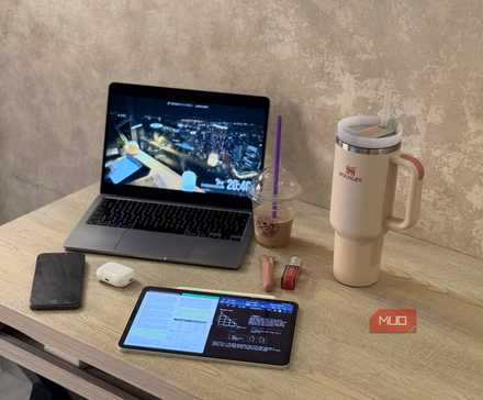 Wathcing a study with me stream while studying 