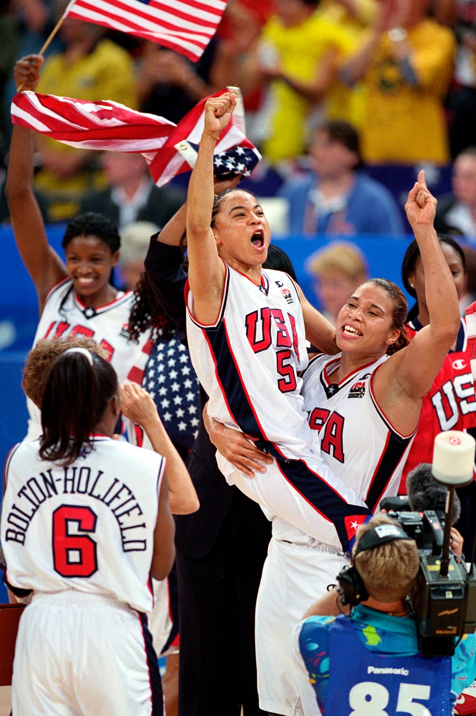 30 sep 2000: dawn staley #5 of the usa celebrates with teammates after winning the gold in the women's basketball game against australia at the superdome during the 2000 sydney olympics in sydney, australia. nancy johnson wins the gold in this event. mandatory credit: darren mcnamara /allsport