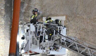 A Rome medieval tower partially collapses, badly injuring a worker