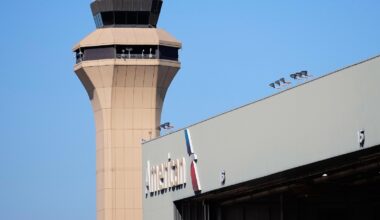 American Airlines announces cuts to management at its Texas headquarters