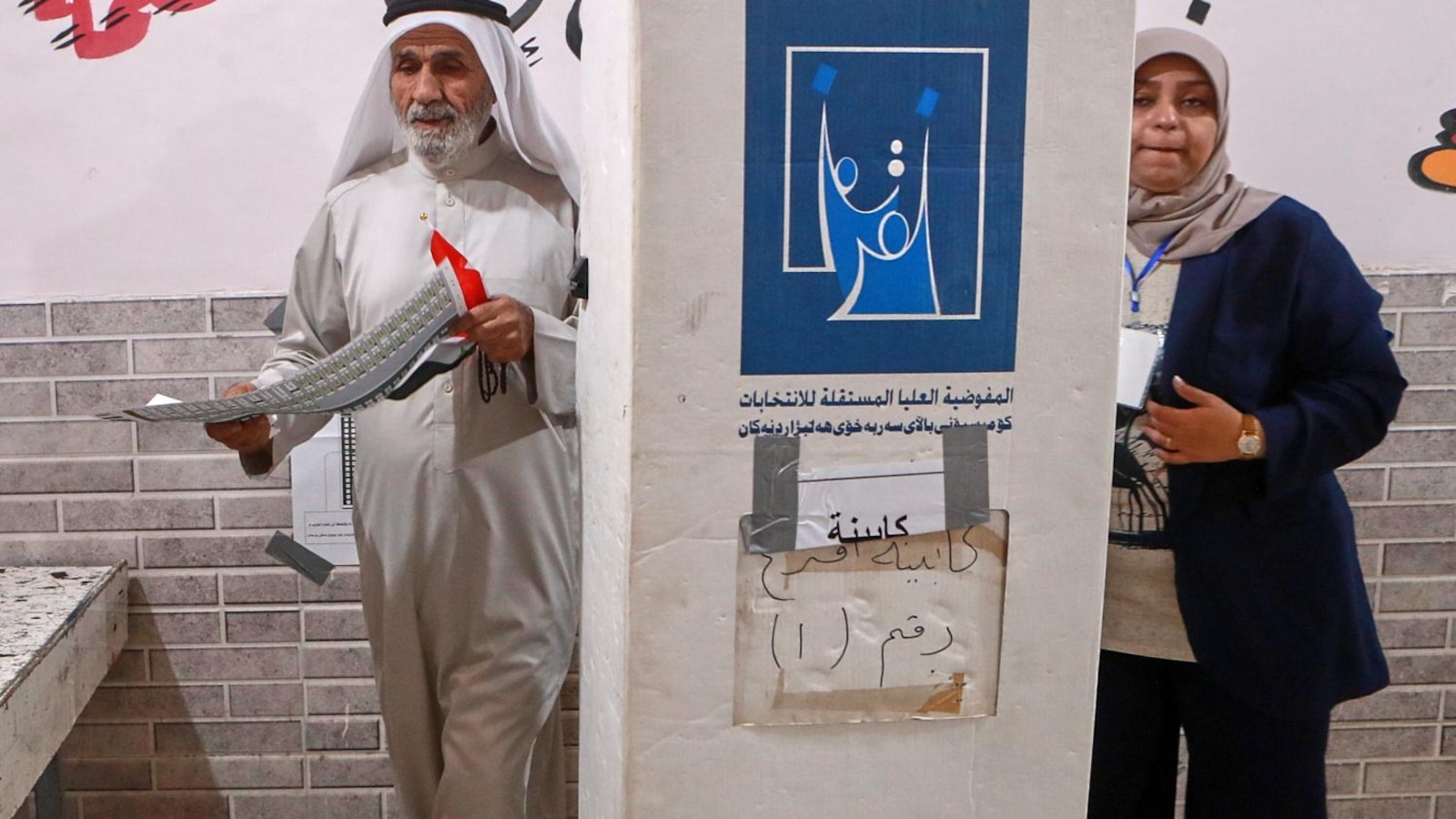 Iraqis vote in parliamentary election marked by tight security and political boycott