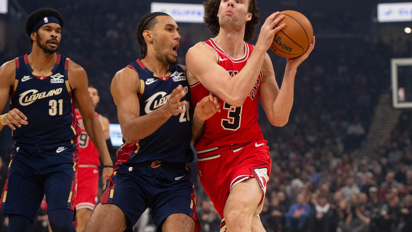 Mitchell makes go-ahead basket with 34 seconds left as Cavaliers rally to beat Bulls 128-122