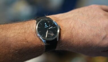 Dig the analog watch look? I found a hybrid smartwatch that combines the best of both worlds