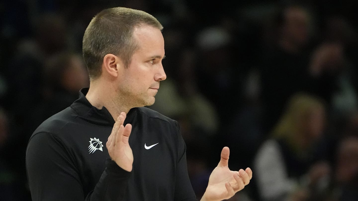 Suns Change Starting Lineup vs Pelicans