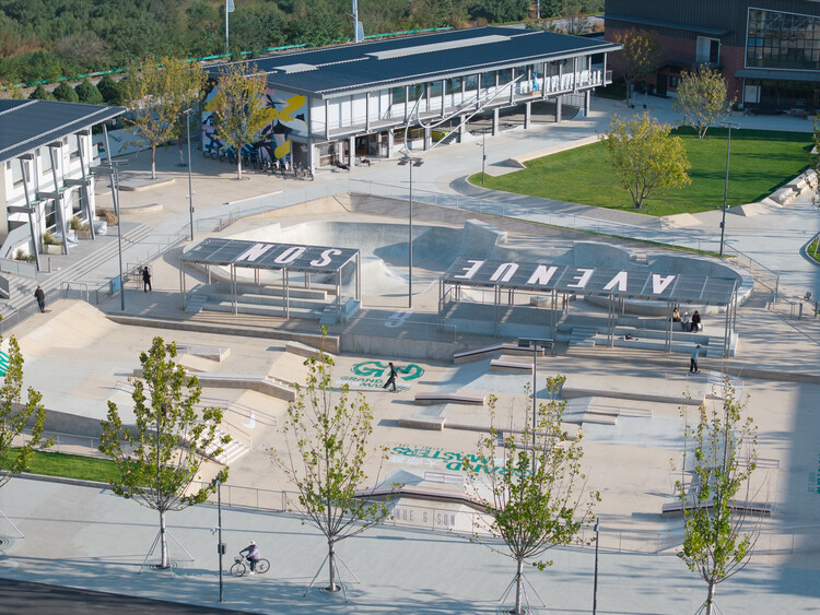 AVENUE & SON Skatepark / Various Associates - Exterior Photography