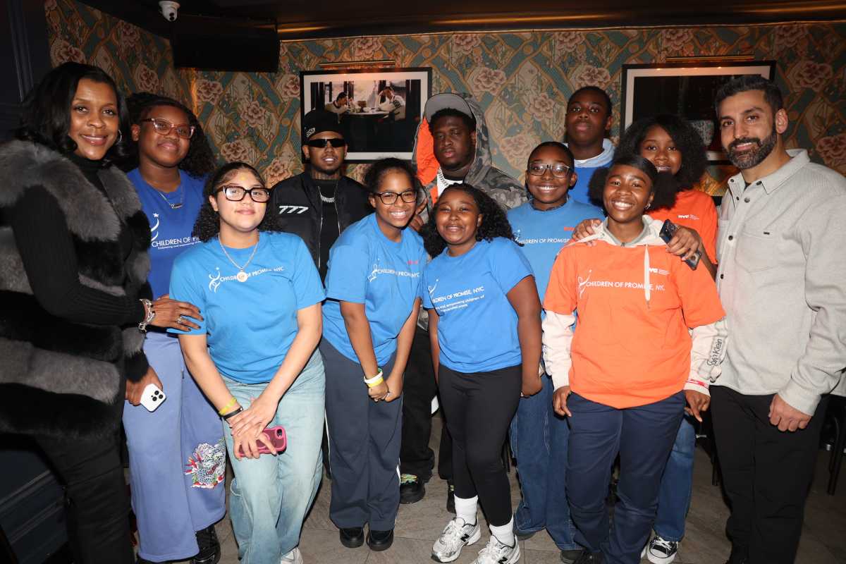 Cash Cobain and Bay Swag join Sei Less in holiday giveback to NYC scholars – amNewYork