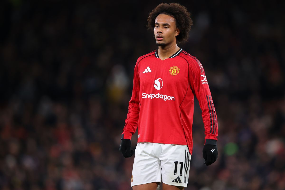 MANCHESTER, ENGLAND - NOVEMBER 24: Joshua Zirkzee of Manchester United during the Premier League match between Manchester United and Everton at Old Trafford on November 24, 2025 in Manchester, England. (Photo by James Gill - Danehouse/Getty Images)