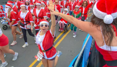 Aspiring Kris Kringles fit right in at San Diego Santa Run