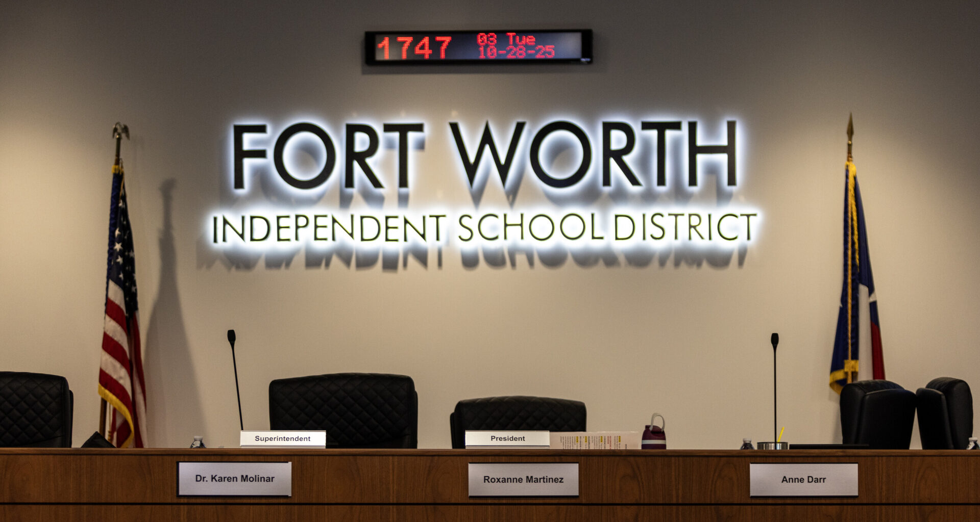 Nearly 300 seek spot on FWISD’s state-appointed board following takeover