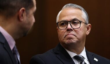 Chicago city council member Alderman Gilbert Villegas proposed the $1.25 fee to have packages delivered