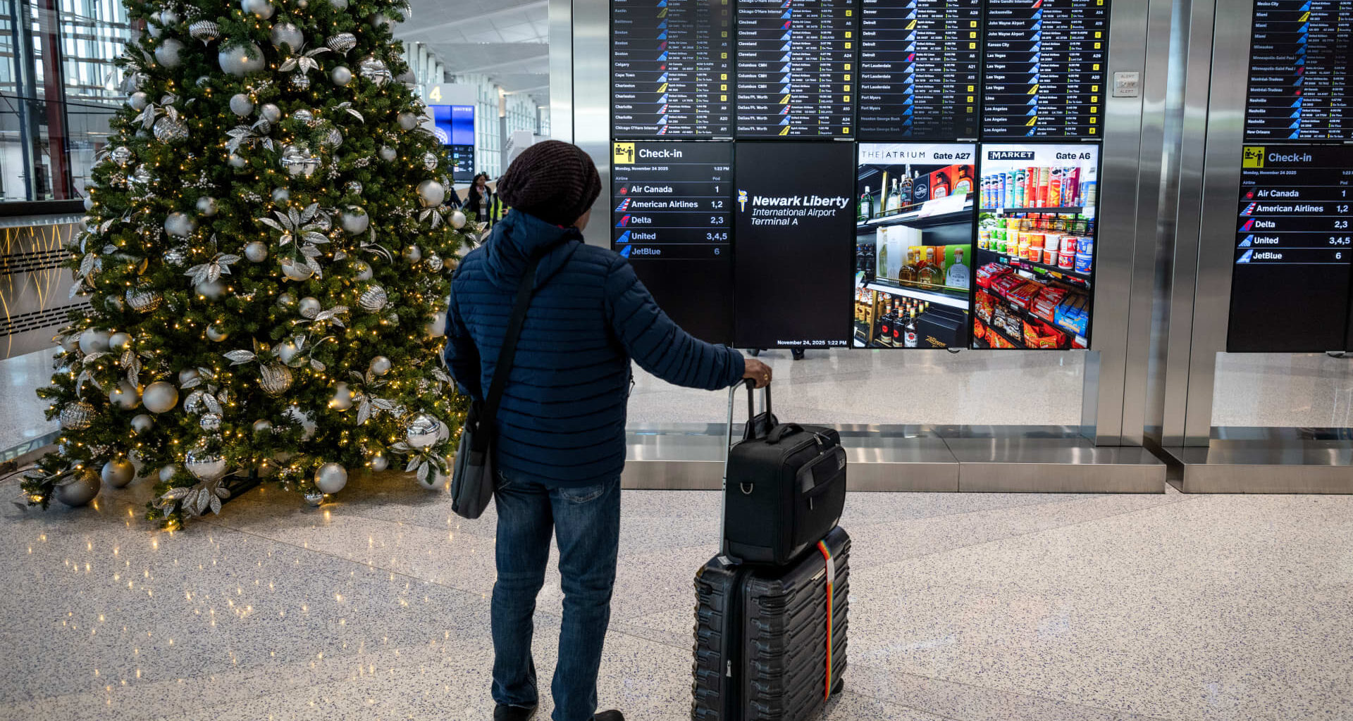 Airlines waive change fees ahead of winter storm