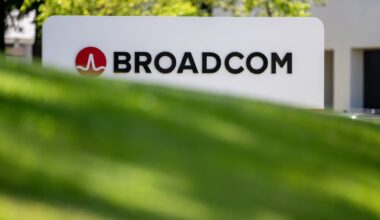 Investors sell off tech despite steady Broadcom numbers