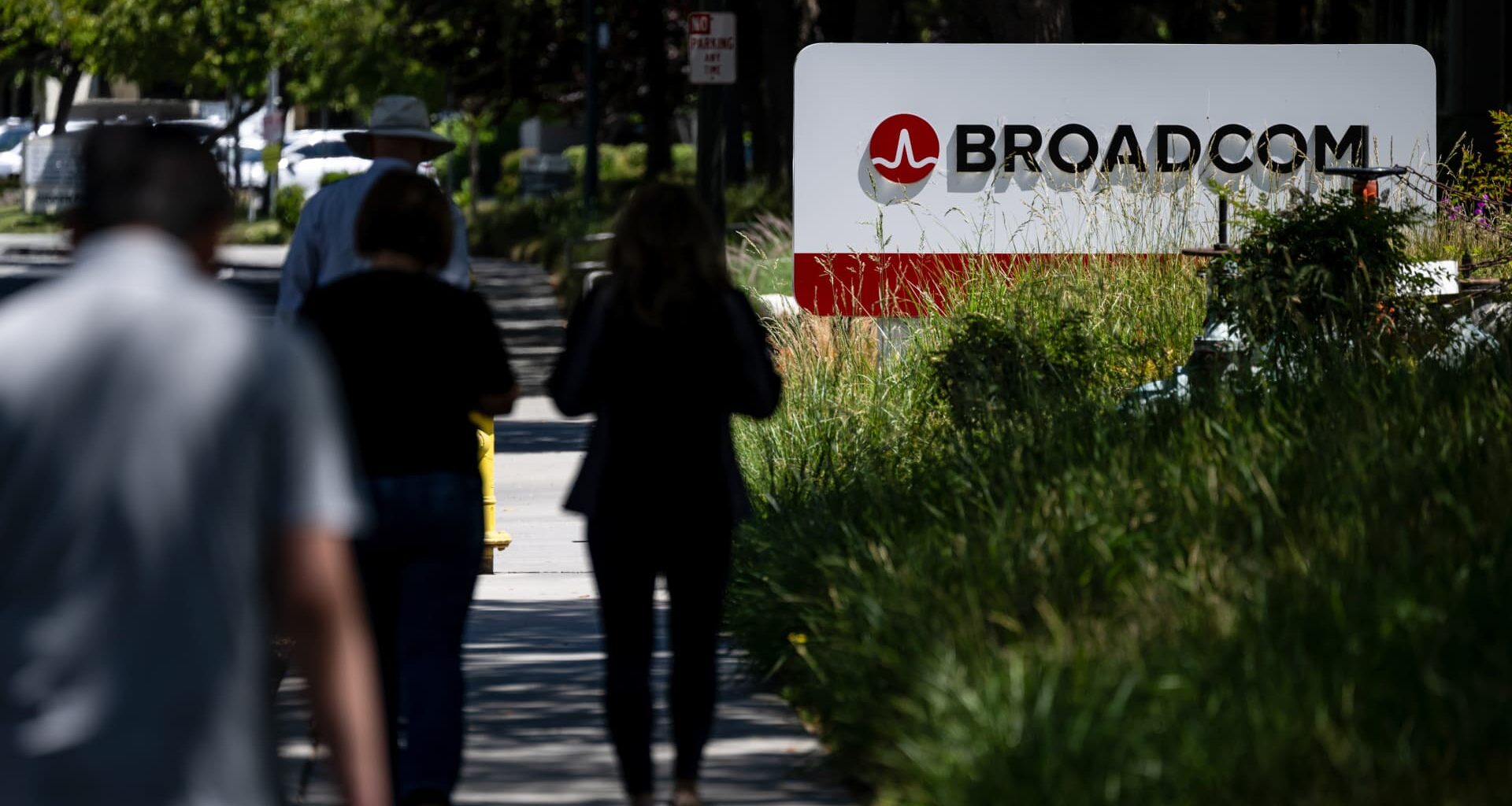 U.S. stocks retreat from highs as Broadcom leads tech sell-off