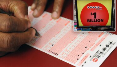 Powerball jackpot nears $1 billion after another drawing with no winners