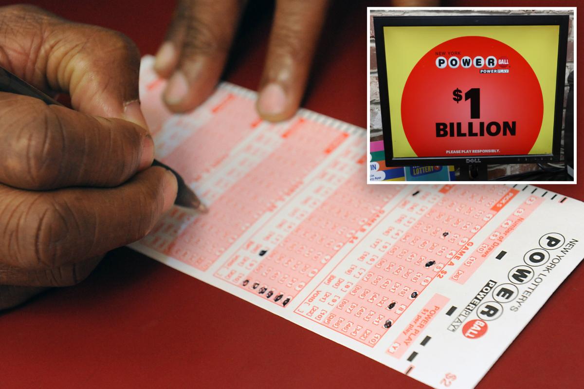 Powerball jackpot nears $1 billion after another drawing with no winners