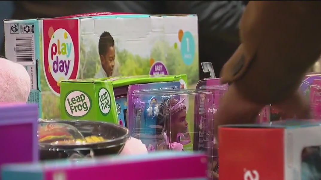 A Chicago holiday tradition: 100 Black Men of Chicago toy drive