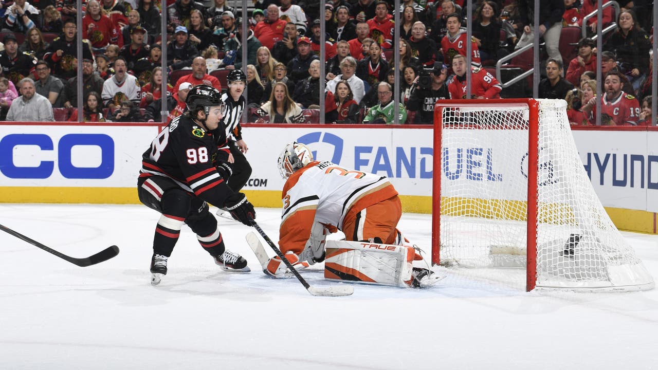 Bedard’s 4 points lead Blackhawks to a 5-3 comeback win over Ducks