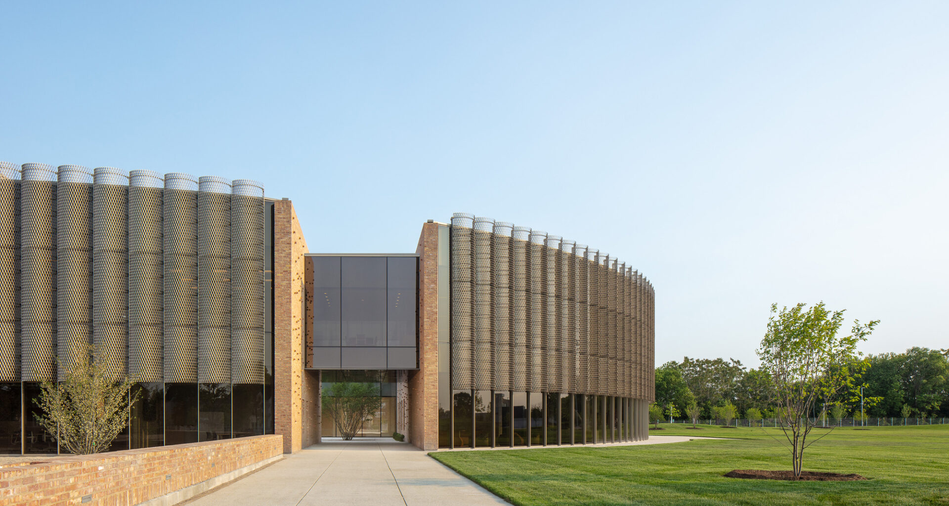 Chicago Park District Headquarters and Fieldhouse / John Ronan Architects